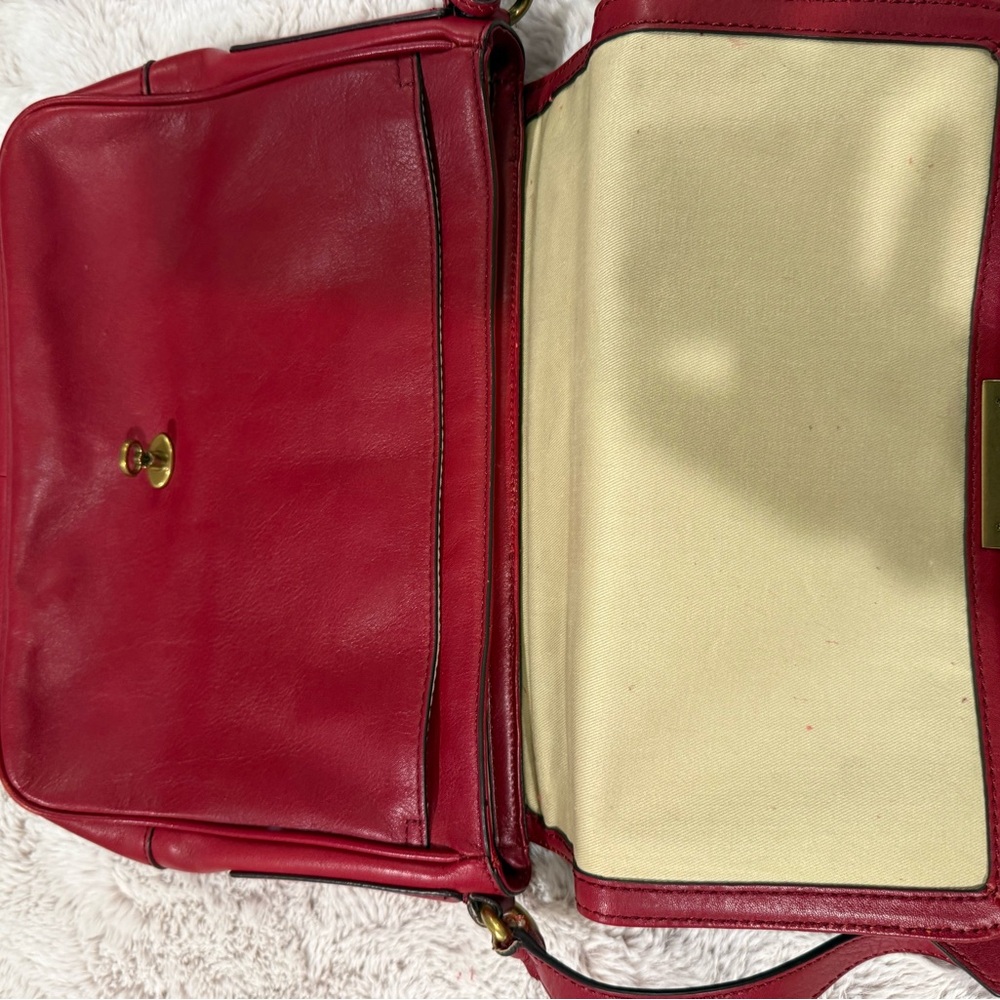Cherry 🍒 red leather Fossil Memoir Novel flap crossbody handbag - Picture 8 of 15